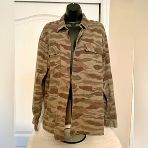 Patagonia Men's Camouflage Button Down ShirtSize L